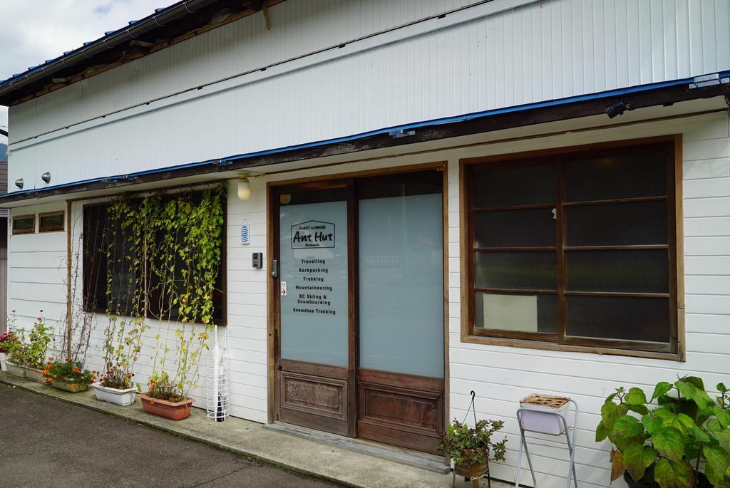 Guesthouse AntHut Shirakawa-gō Extérieur photo